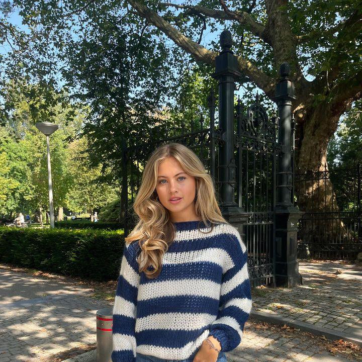 Evelina - Randig Stickad Tröja